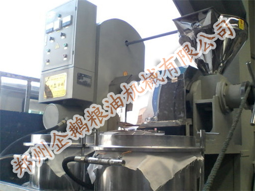小型榨油機發(fā)貨通知：青?？蛻舻恼ビ蜋C已經(jīng)裝(圖3)