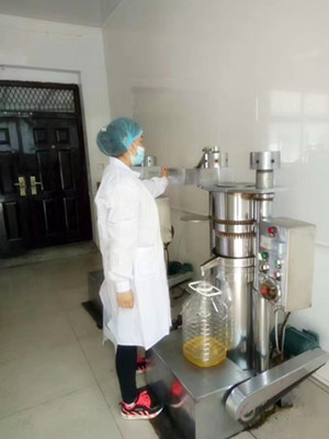 關于榨油機的維護保養以及螺旋榨油機使用壽命(圖1) 關于榨油機的維護保養以及螺旋榨油機使用壽命(圖1)