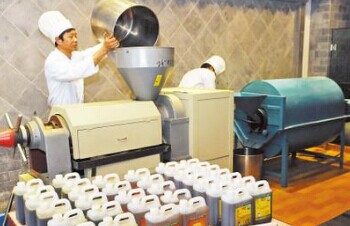 關于菜籽油榨油機注意事項你了解嗎(圖1) 關于菜籽油榨油機注意事項你了解嗎(圖1)